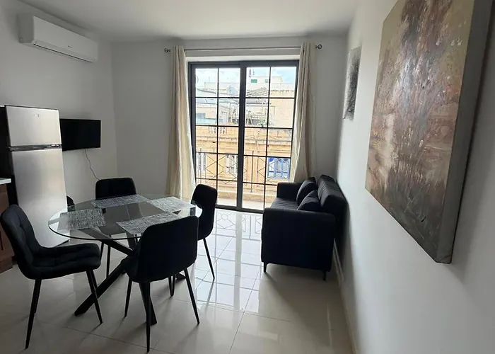 Cozy Two Bedroom In Sliema