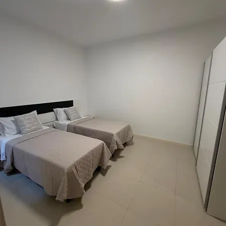 Cozy Two Bedroom In 斯利马